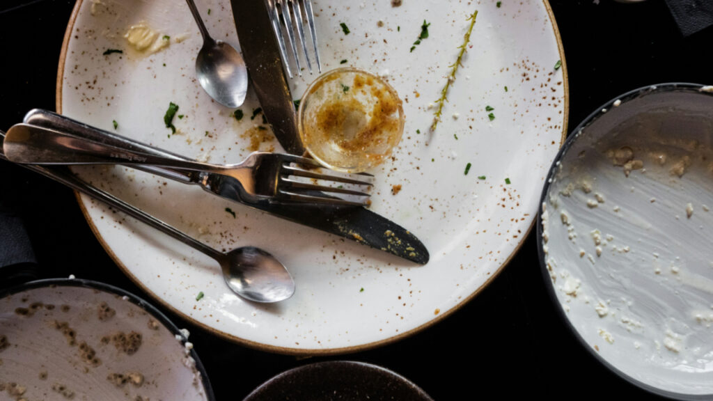 gray-stainless-steel-fork-and-spoon-on-white-ceramic-plate-qxR_MIyCoAw